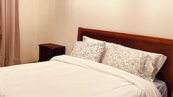 1 habitación, tabla de planchar con plancha, wifi gratis y ropa de cama