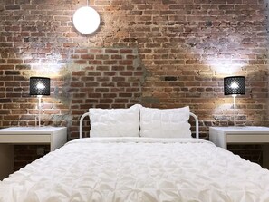 1 habitación, escritorio, tabla de planchar con plancha y wifi gratis 