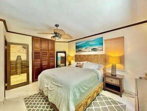 2 bedrooms, iron/ironing board, WiFi, bed sheets - Roatan Beach House - West Bay Beachfront (Islas de la Bahia)