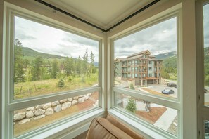 Interior - Cozy Condo with Fireplace & Breathtaking Views (Keystone)