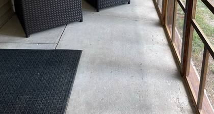 Remodeled Cottage close to ATV/Snowmobile Trails, and Ausable River