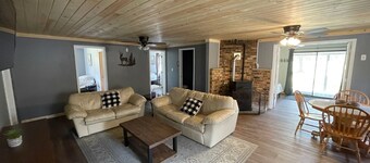 Remodeled Cottage close to ATV/Snowmobile Trails, and Ausable River