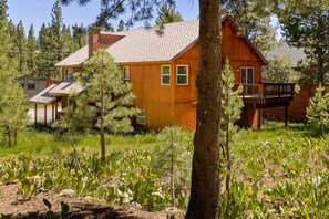 Exterior - < 8 Mi to Donner Lake: Home w/ Deck + Balcony! (Truckee)