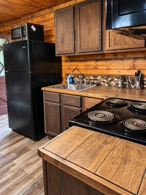 Unclassified image, 4 of 11, button - Charming 1-Bedroom Log Cabin – Ideal for Romantic Getaways! (Broken Bow)