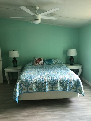 Room - Quiet Getaway close to the river, beach and the base (Sneads Ferry)