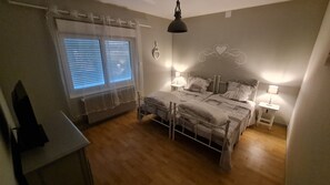 3 habitaciones, cuna de viaje, wifi y ropa de cama 