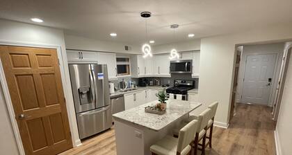 Upscale King Suite—Steps from Mayo Clinic Hospital