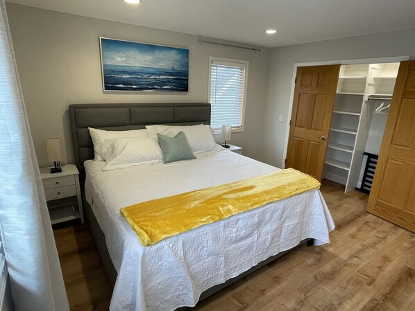 2 bedrooms, desk, iron/ironing board, travel crib