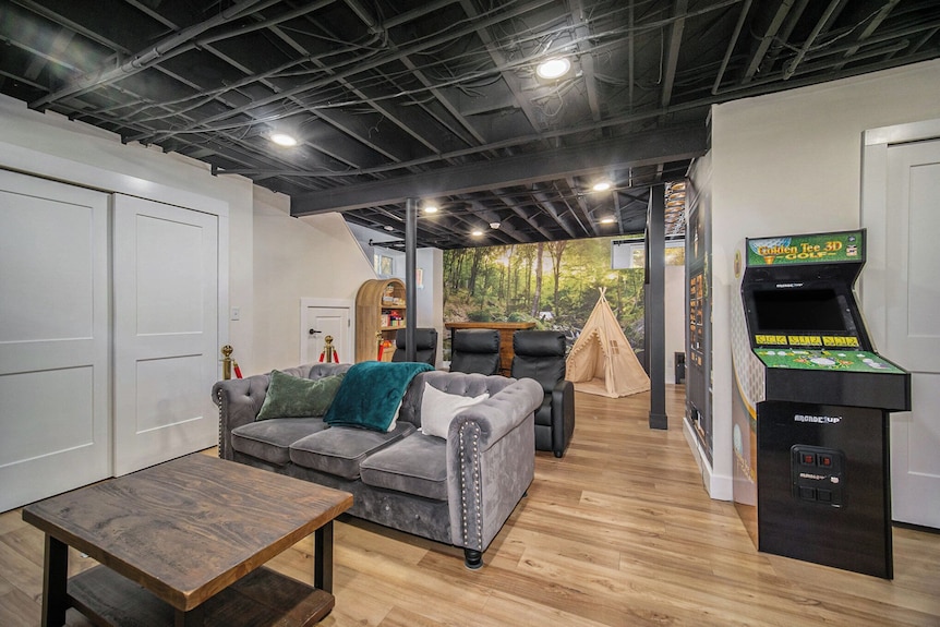 Hot Tubs | Game Room | Saunas | Theater | Walk Stadium/downtown/park | Decks - Ann Arbor, MI
