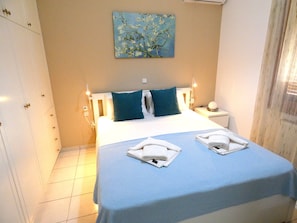 1 bedroom, in-room safe, iron/ironing board, free WiFi