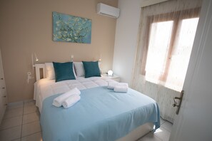 1 chambre, coffre-fort, fer et planche Ă repasser