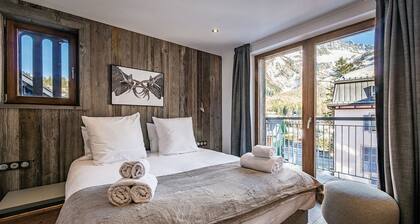 DOUKA - Upscale chalet with sauna and hot tub