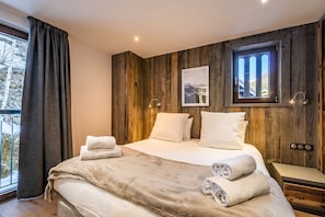 4 bedrooms, internet, bed sheets