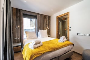 4 bedrooms, internet, bed sheets
