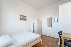 Superior Single Room, Shared Bathroom - No 2 Georgian Shared House \- By Clifton Short Lets (Bristol)