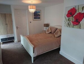 3 bedrooms, iron/ironing board, travel cot, free WiFi