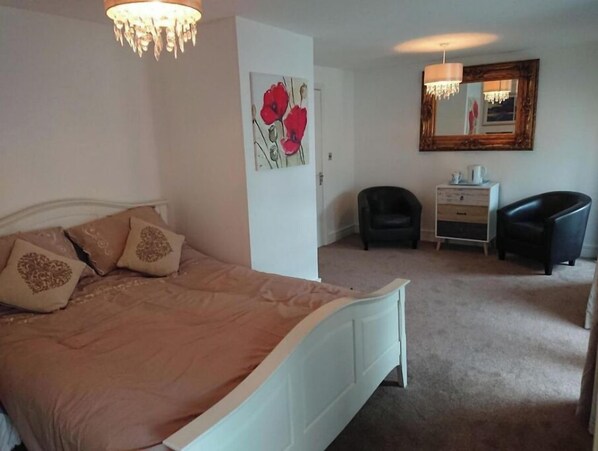 3 bedrooms, iron/ironing board, travel cot, free WiFi
