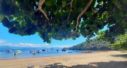 House on Ilha Grande with Breakfast - Comfort, Nature and Adventure.
