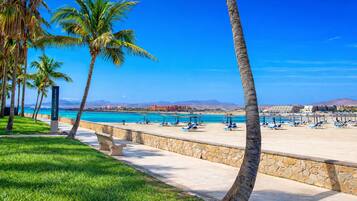 Beach nearby, sun-loungers, beach towels