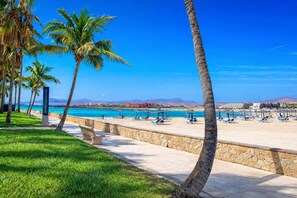 Beach nearby, sun-loungers, beach towels