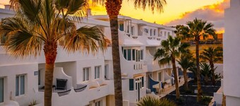 🌊 Ocean View Apartment • Sunny Balcony • Near the Coast