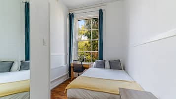 Quarto solteiro standard, banheiro compartilhado