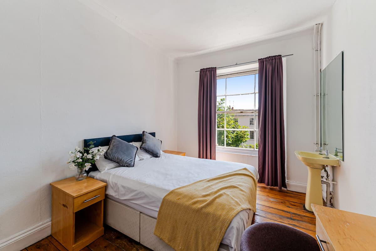 Chambre Simple Standard, salle de bains commune