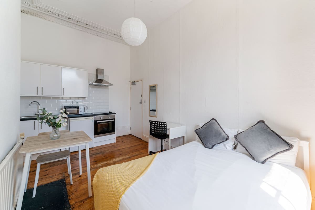 Studio, salle de bains commune