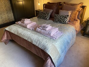 1 bedroom, iron/ironing board, free WiFi, bed sheets - New Period Art Deco 1-bed Cottage in Whitstable (Whitstable)