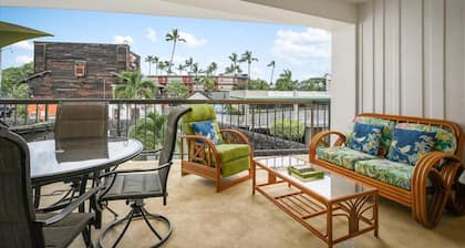 Kona Plaza#210 REMODELED BEAUTY 1/1 IN HEART OF KONA TOWN! AC & Elevators!