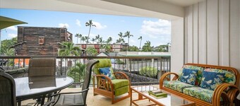 Kona Plaza#210 REMODELED BEAUTY 1/1 IN HEART OF KONA TOWN! AC & Elevators!