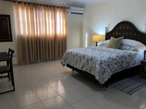 1 chambre, bureau, fer et planche à repasser, Wi-Fi gratuit