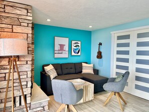 Smart TV y chimenea 