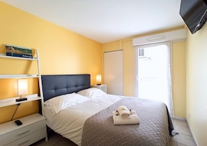 1 soverom, strykejern/-brett og sengetøy