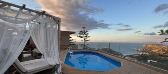 Golden View - A unique romantic sea landscape