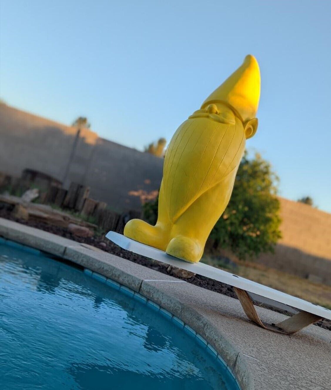 RETRO ABSTRACT, 4 BEDROOM WITH A COMPLIMENTARY HEATED POOL