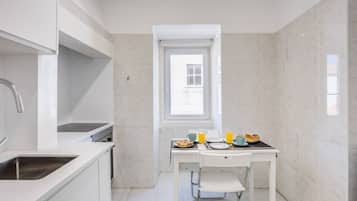 Microonde, forno, piano cottura, macchina per tè/caffè