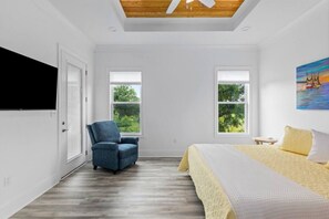 3 chambres, bureau, fer et planche à repasser, lit parapluie