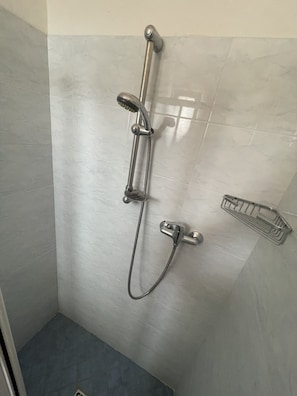 Shower, rainfall showerhead, hair dryer, bathrobes - Hotel Moroni (Rimini)