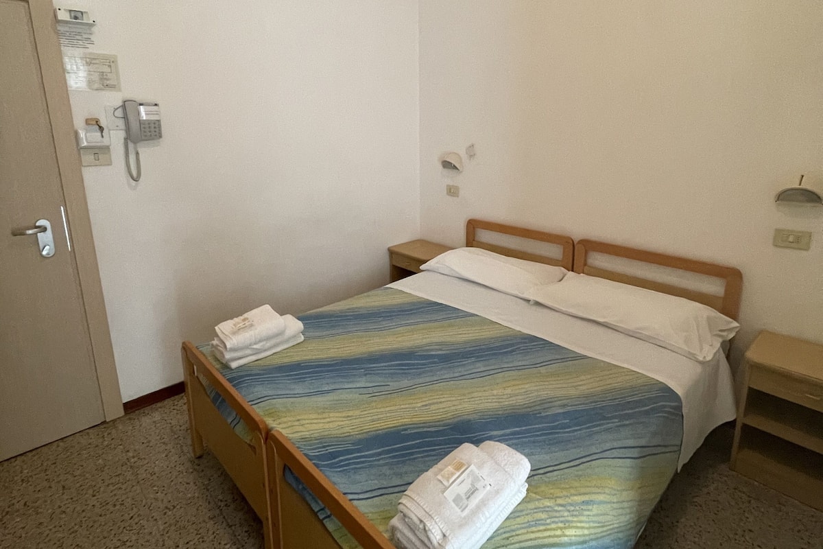 Coffres-forts dans les chambres, ameublement personnalisé, bureau