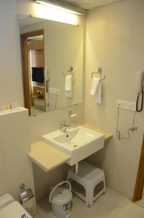 Bathroom - HOTEL YUVRAJ (Vadodara)