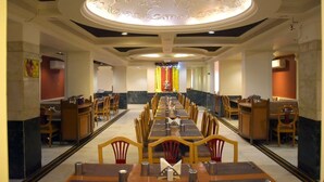 Restaurant - HOTEL YUVRAJ (Vadodara)