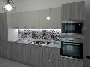 Fridge, microwave, oven, stovetop - moon house (San Cesario di Lecce)