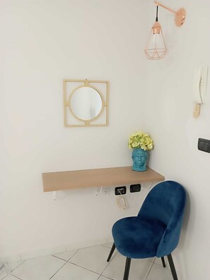 Interior - moon house (San Cesario di Lecce)