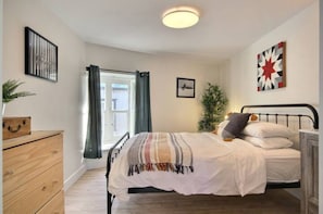 Deluxe Apartment | Iron/ironing board, free WiFi - Spectacular 3 Bdrm Old Quebec Penthouse (Québec City)