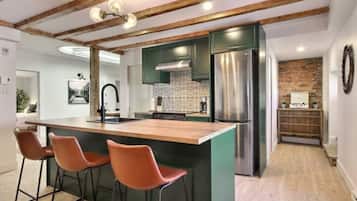 Deluxe Apartment | In-room dining