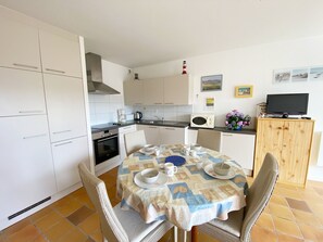 Kjøleskap, mikrobølgeovn, ovn og oppvaskmaskin