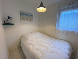 1 bedroom, iron/ironing board - BERNACHES - Holiday home between town and beaches, Carnac - T9 (Carnac)
