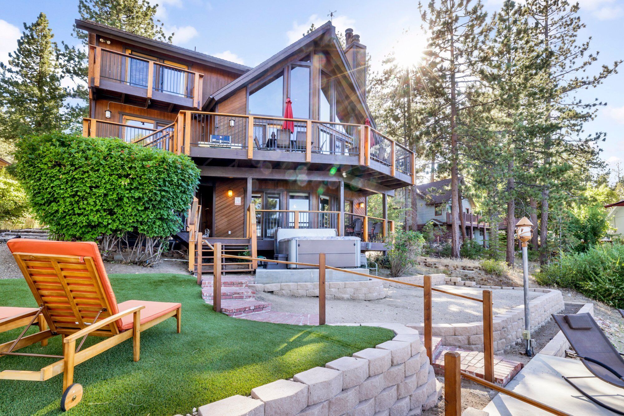 Cove Lakefront Chalet- Hot Tub- Boat Dock - Game Room