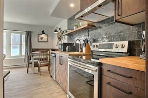Fridge, coffee/tea maker